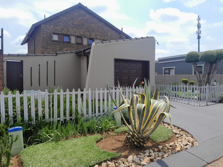4 Bedroom Property for Sale in Eersterust Gauteng