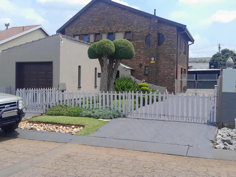 4 Bedroom Property for Sale in Eersterust Gauteng