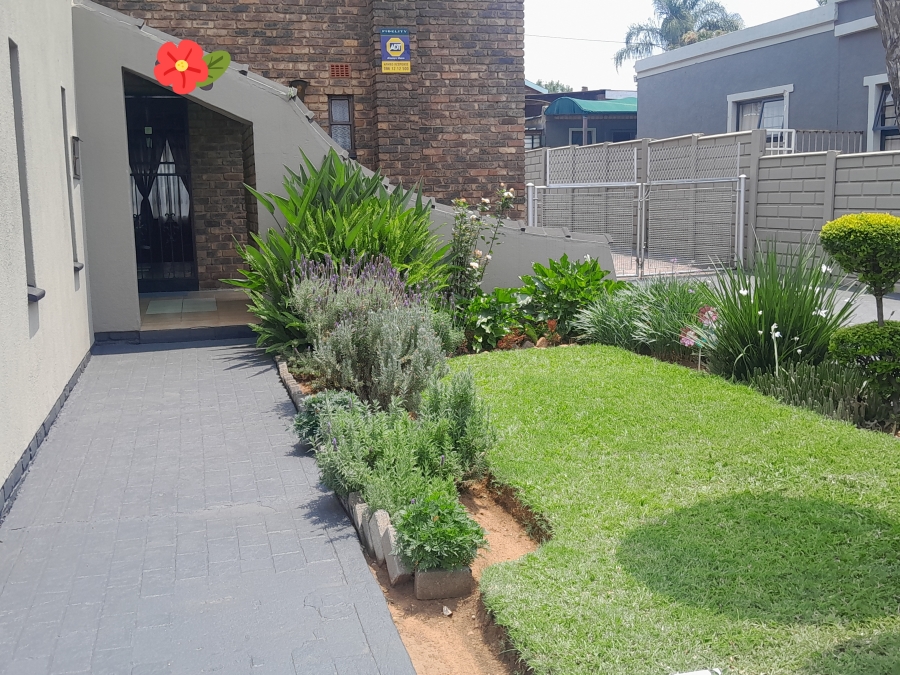 4 Bedroom Property for Sale in Eersterust Gauteng