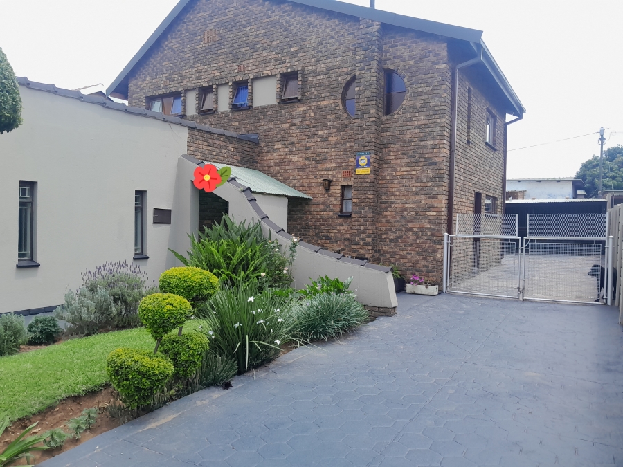 4 Bedroom Property for Sale in Eersterust Gauteng
