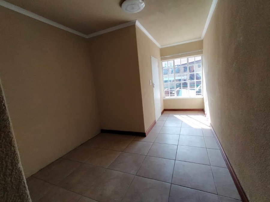 2 Bedroom Property for Sale in Greenhills Gauteng