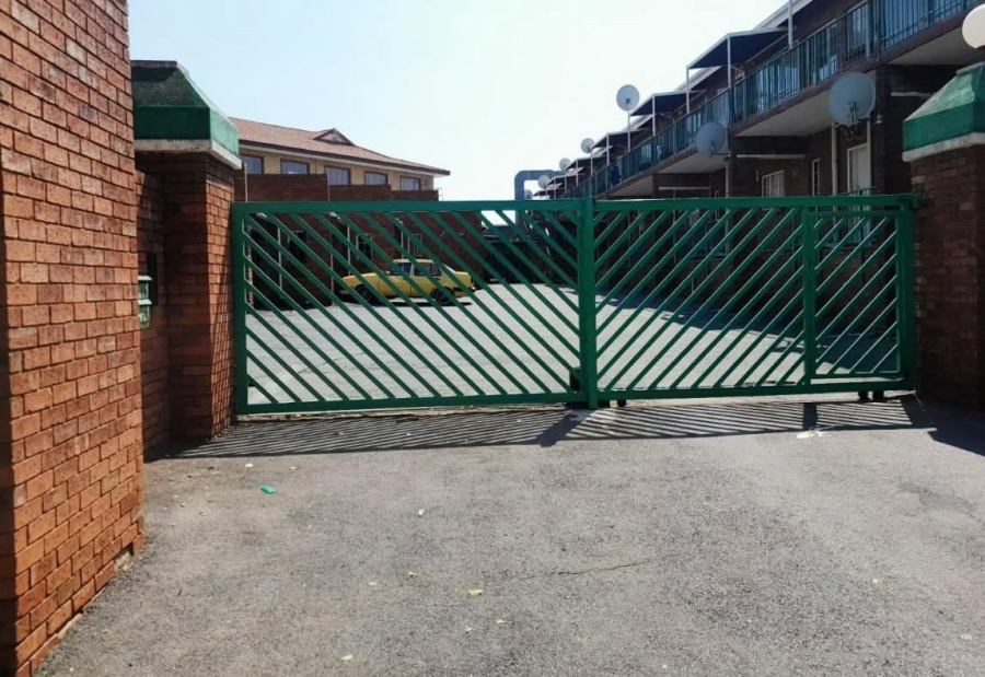 2 Bedroom Property for Sale in Greenhills Gauteng