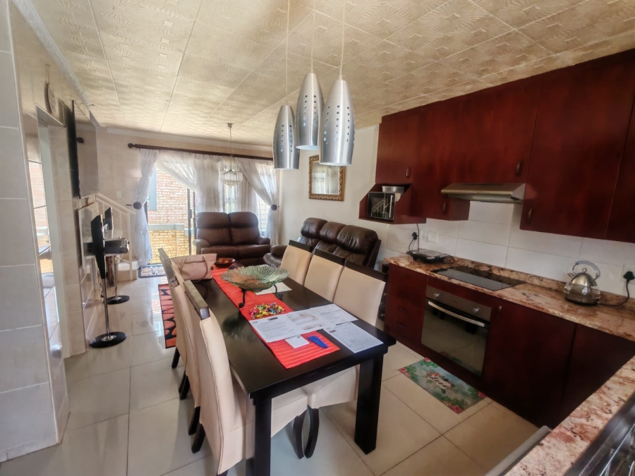 3 Bedroom Property for Sale in Wilgeheuwel Gauteng