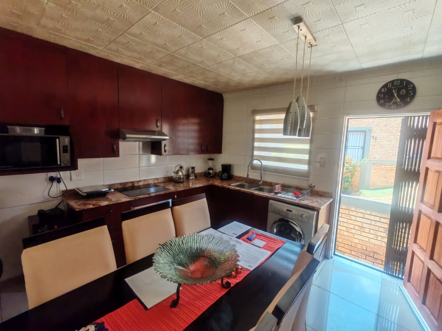 3 Bedroom Property for Sale in Wilgeheuwel Gauteng