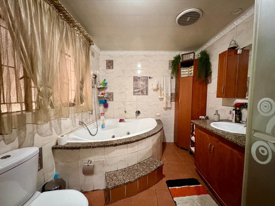 4 Bedroom Property for Sale in Dalpark Gauteng