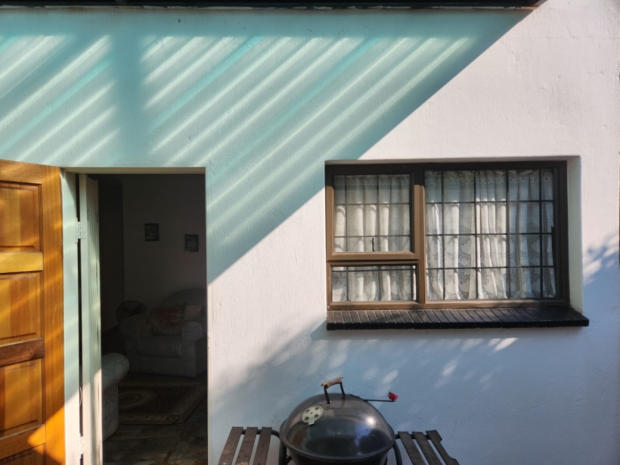 To Let 1 Bedroom Property for Rent in Hurlingham Manor Gauteng