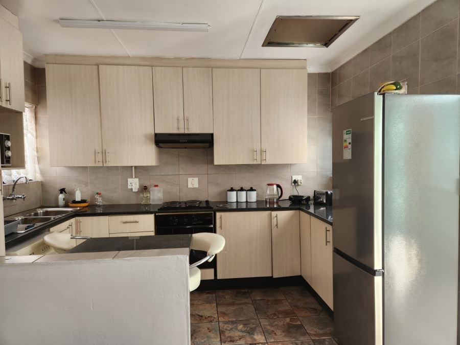 To Let 1 Bedroom Property for Rent in Hurlingham Manor Gauteng