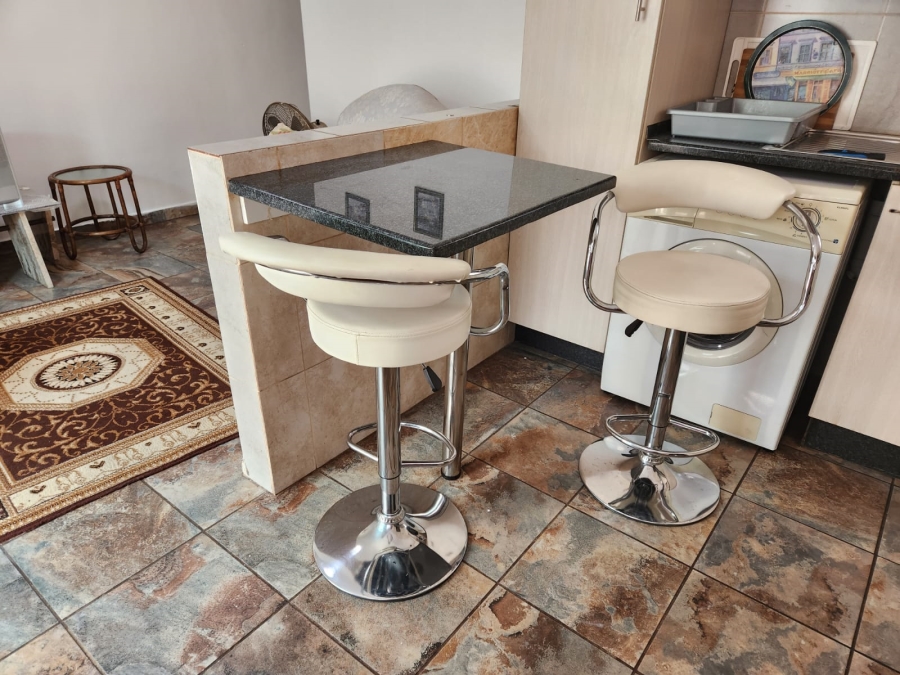 To Let 1 Bedroom Property for Rent in Hurlingham Manor Gauteng