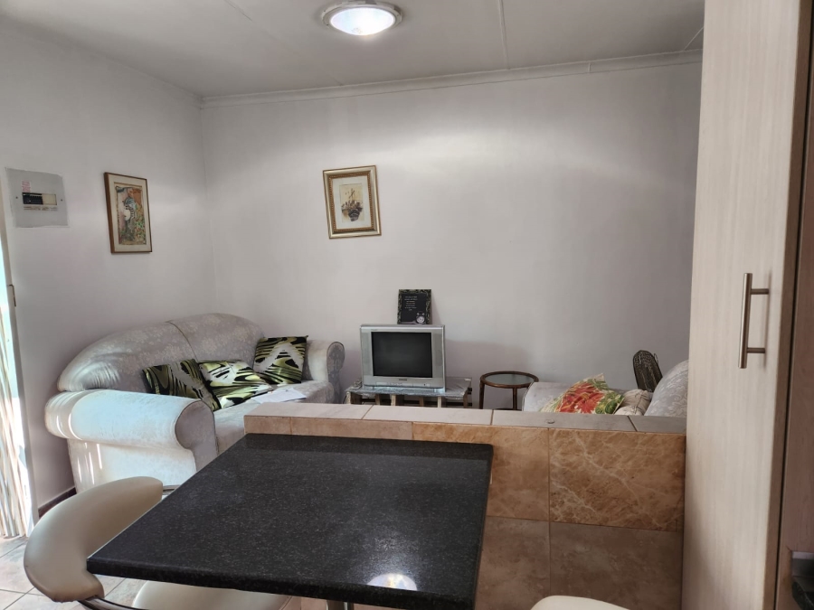 To Let 1 Bedroom Property for Rent in Hurlingham Manor Gauteng