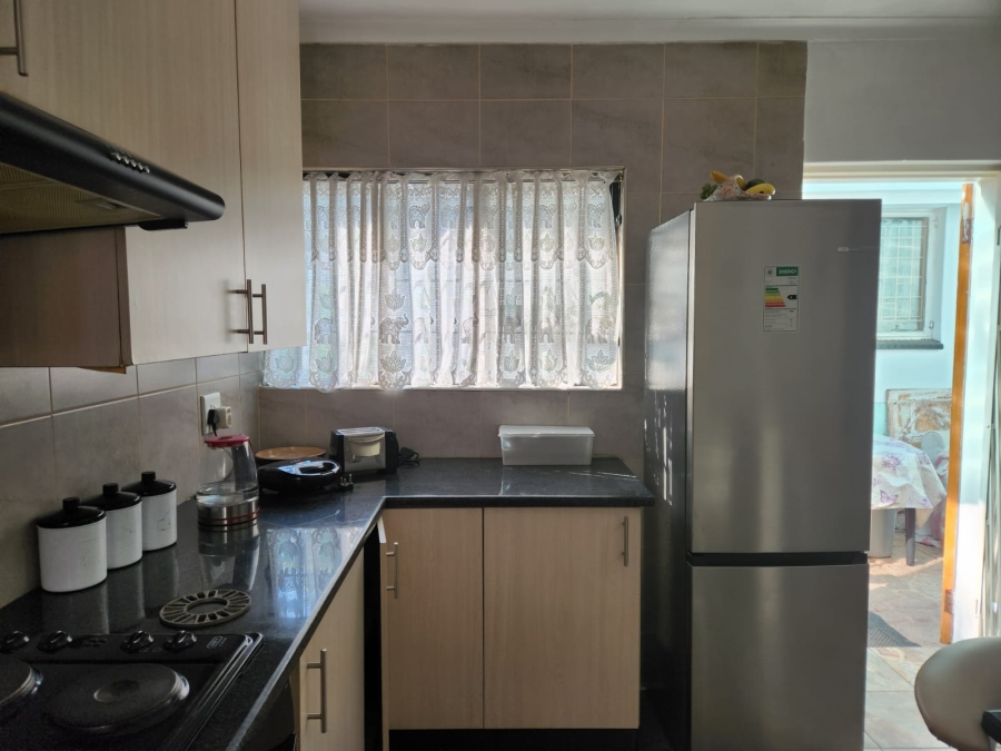 To Let 1 Bedroom Property for Rent in Hurlingham Manor Gauteng