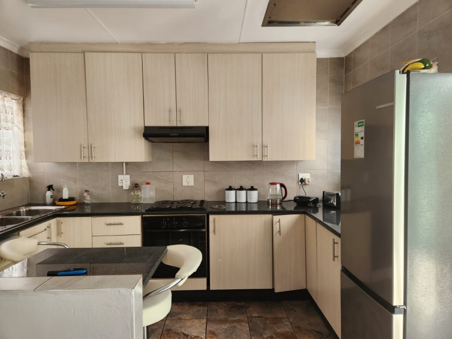 To Let 1 Bedroom Property for Rent in Hurlingham Manor Gauteng