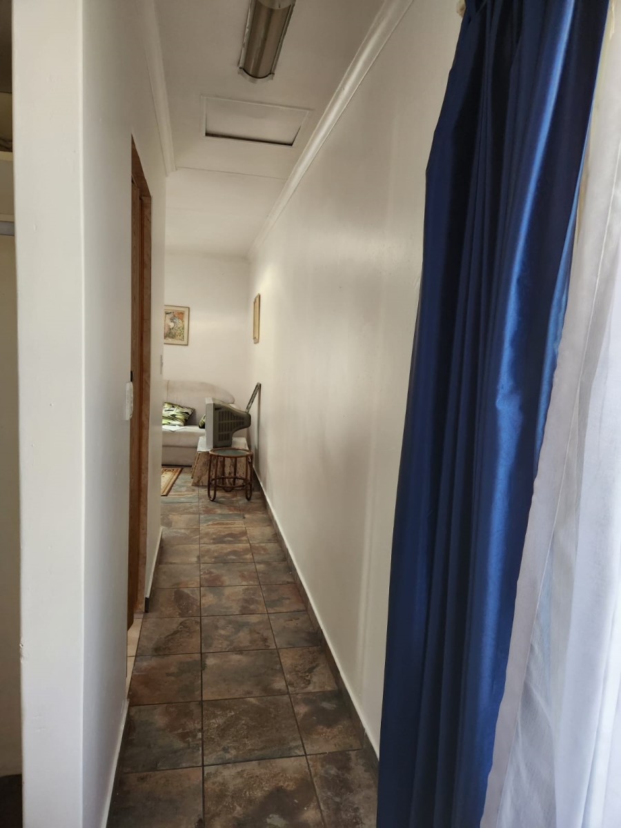To Let 1 Bedroom Property for Rent in Hurlingham Manor Gauteng