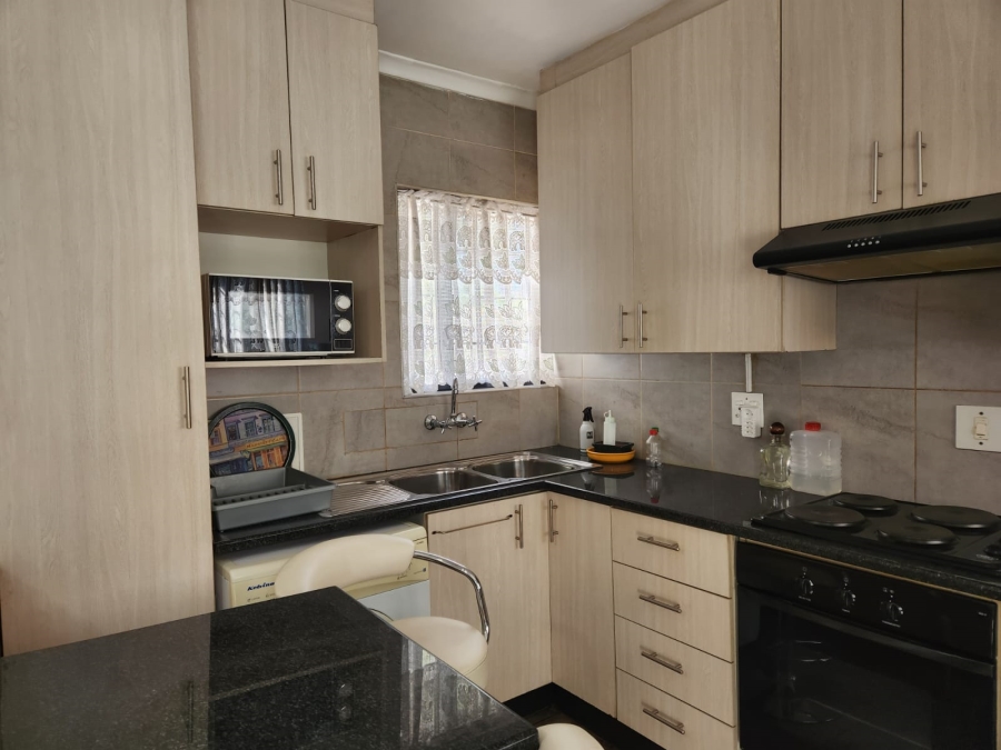 To Let 1 Bedroom Property for Rent in Hurlingham Manor Gauteng