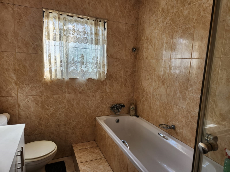 To Let 1 Bedroom Property for Rent in Hurlingham Manor Gauteng