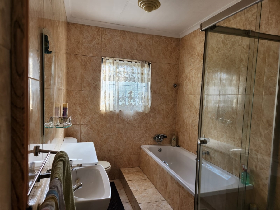 To Let 1 Bedroom Property for Rent in Hurlingham Manor Gauteng