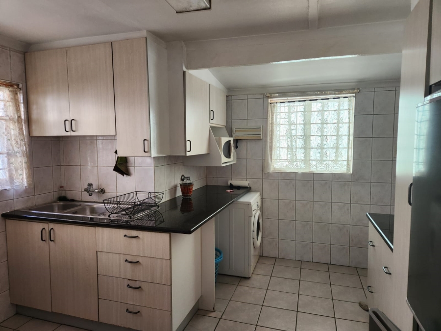 To Let 1 Bedroom Property for Rent in Hurlingham Manor Gauteng