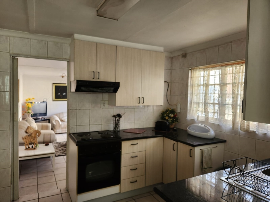 To Let 1 Bedroom Property for Rent in Hurlingham Manor Gauteng