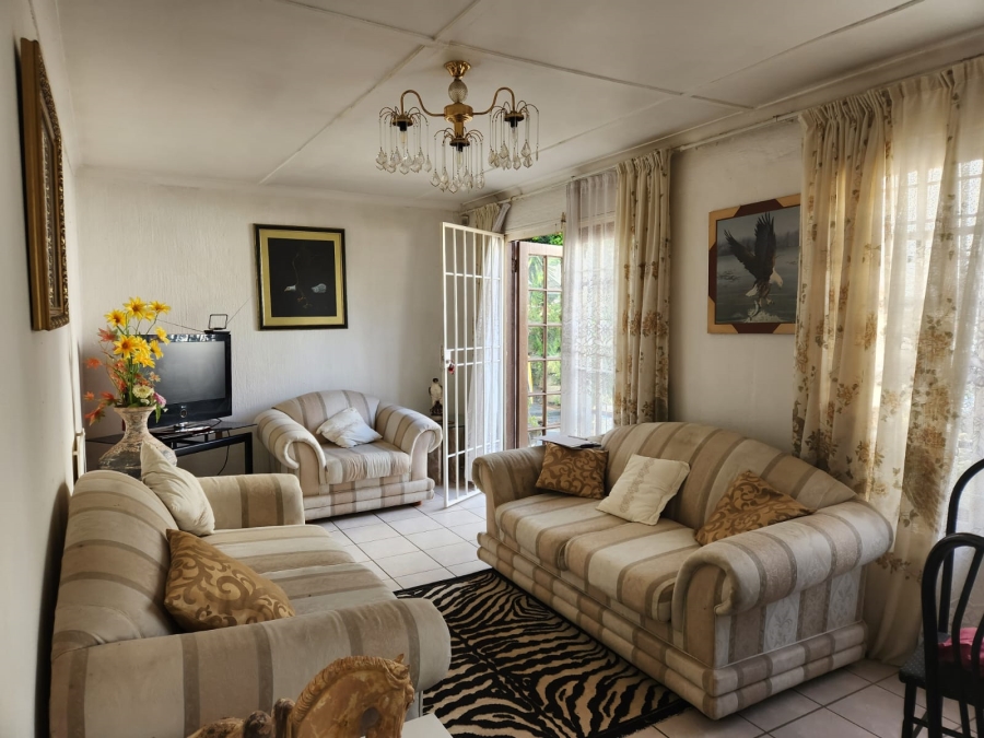 To Let 1 Bedroom Property for Rent in Hurlingham Manor Gauteng