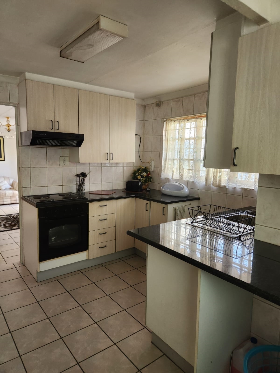 To Let 1 Bedroom Property for Rent in Hurlingham Manor Gauteng