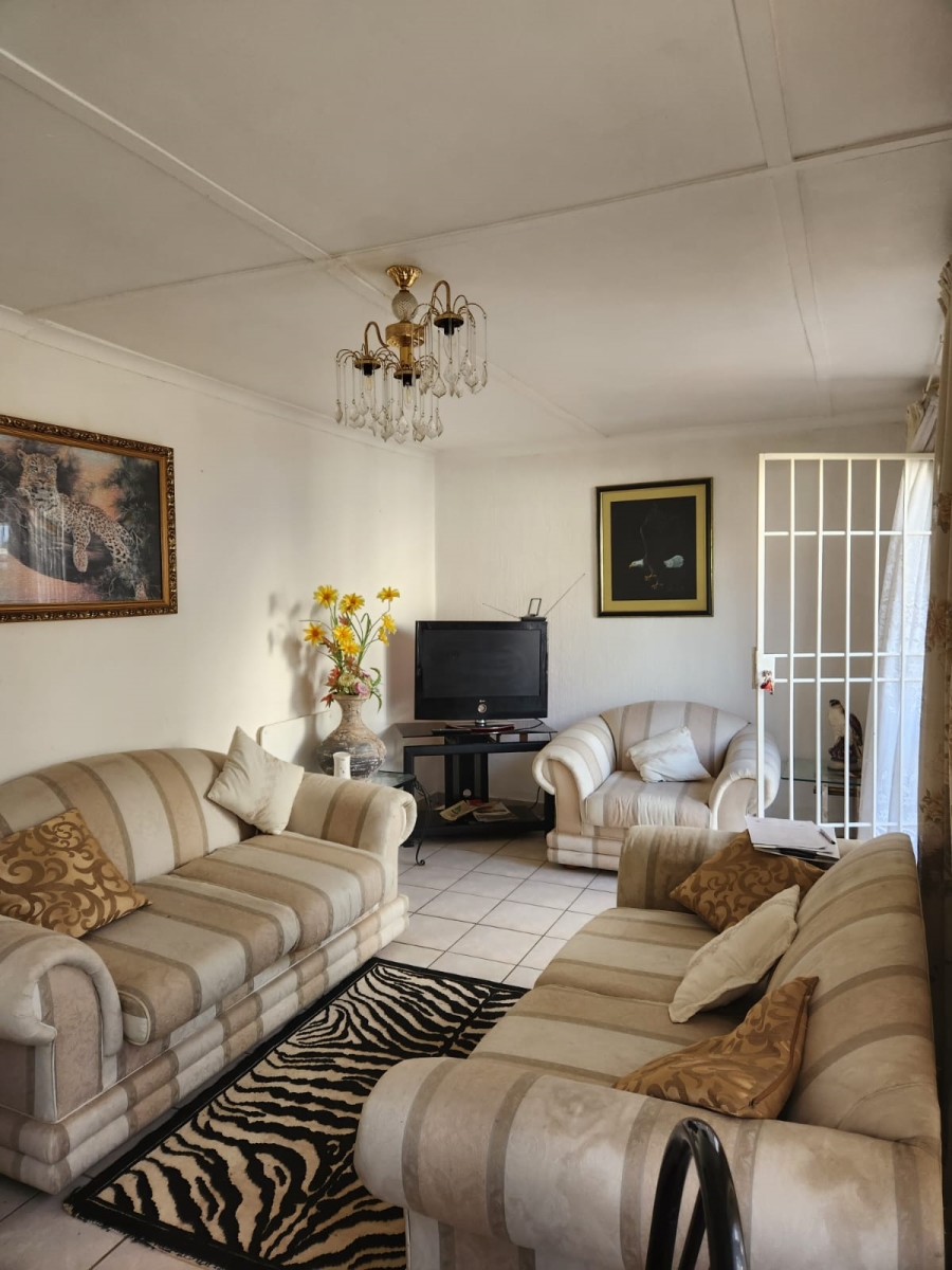 To Let 1 Bedroom Property for Rent in Hurlingham Manor Gauteng
