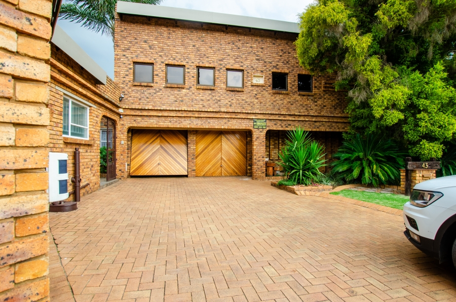 4 Bedroom Property for Sale in Sunward Park Gauteng
