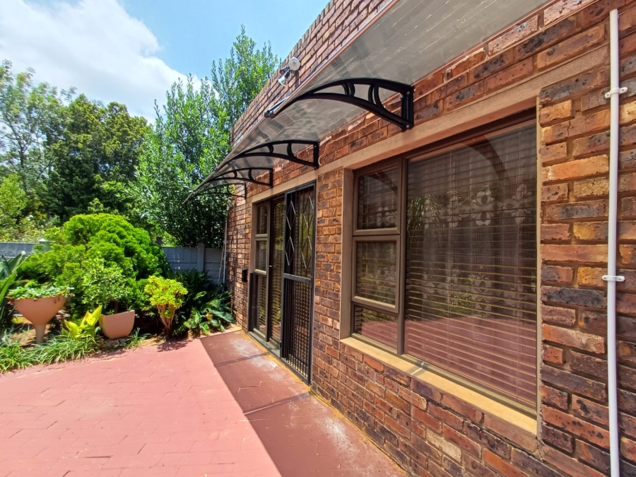 3 Bedroom Property for Sale in Flora Gardens Gauteng