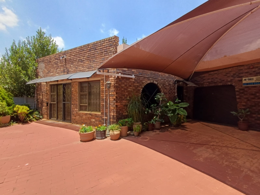 3 Bedroom Property for Sale in Flora Gardens Gauteng