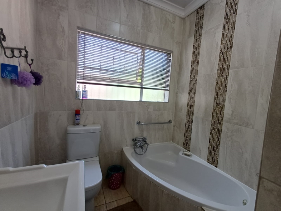 3 Bedroom Property for Sale in Flora Gardens Gauteng