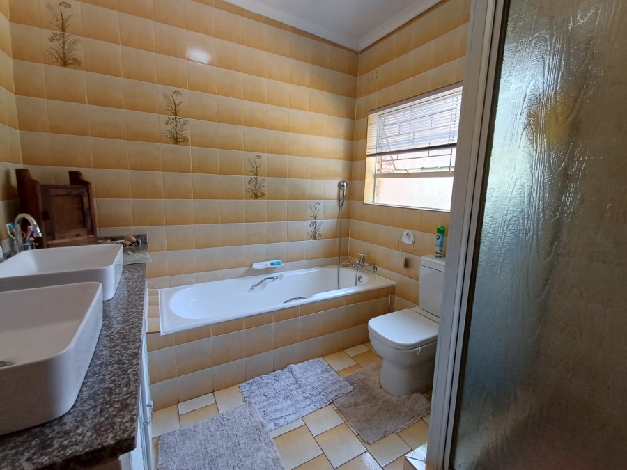 3 Bedroom Property for Sale in Flora Gardens Gauteng