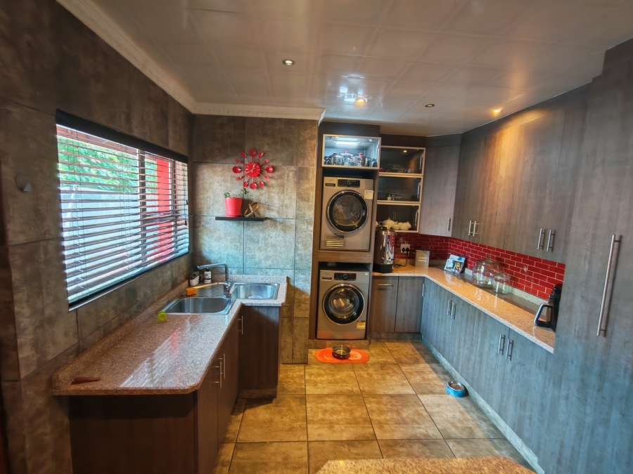 4 Bedroom Property for Sale in Brackendowns Gauteng