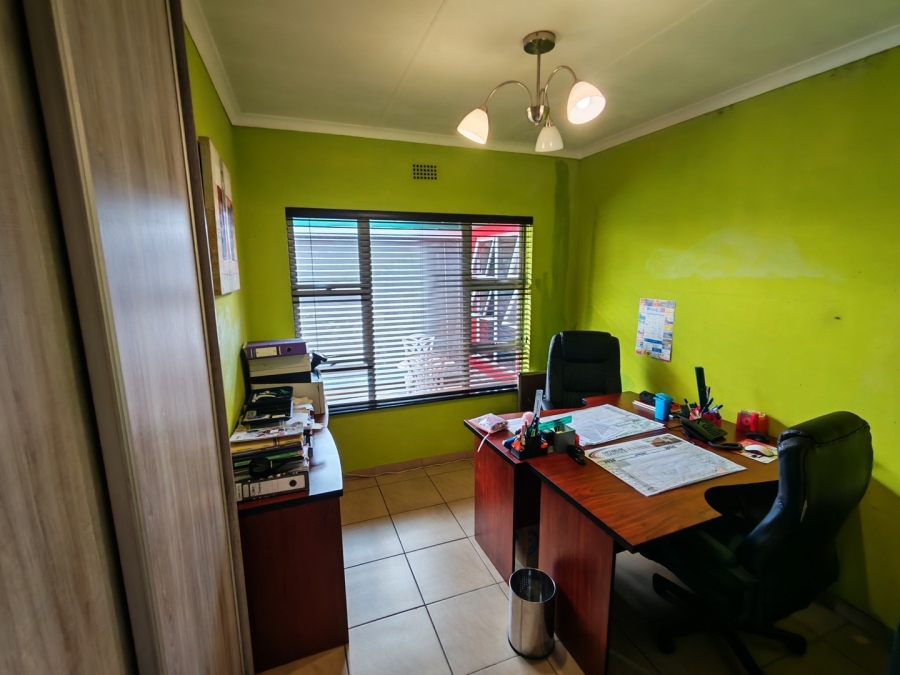 4 Bedroom Property for Sale in Brackendowns Gauteng