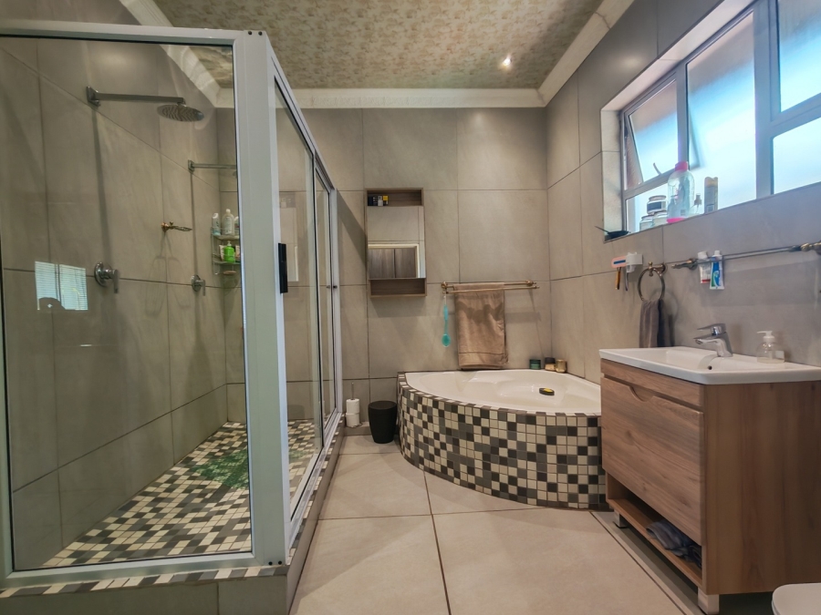 4 Bedroom Property for Sale in Brackendowns Gauteng