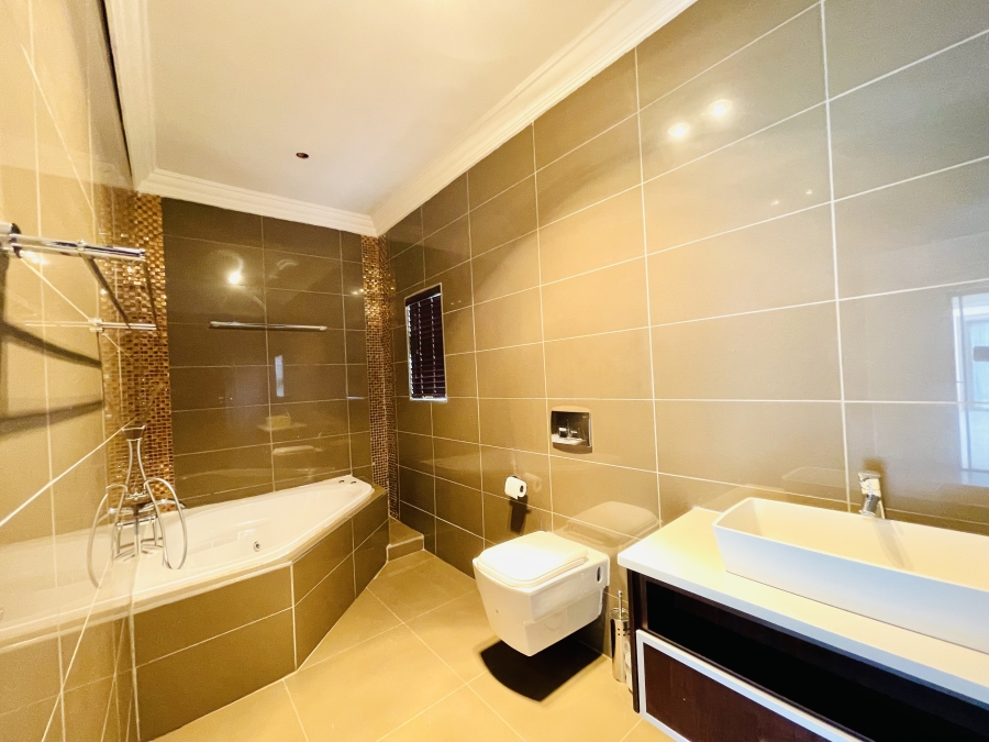 To Let 4 Bedroom Property for Rent in Blue Valley Golf Estate Gauteng