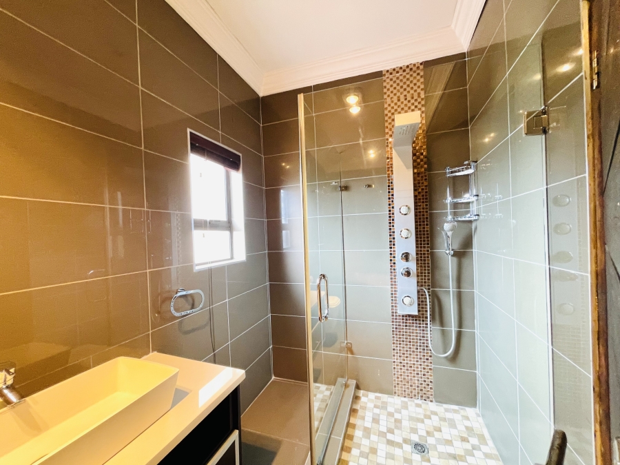 To Let 4 Bedroom Property for Rent in Blue Valley Golf Estate Gauteng