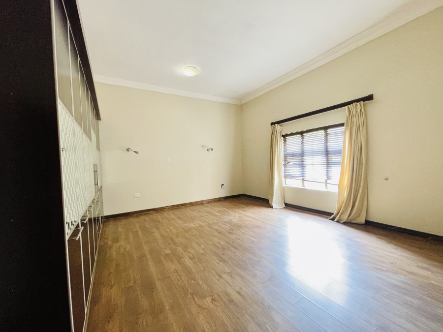 To Let 4 Bedroom Property for Rent in Blue Valley Golf Estate Gauteng