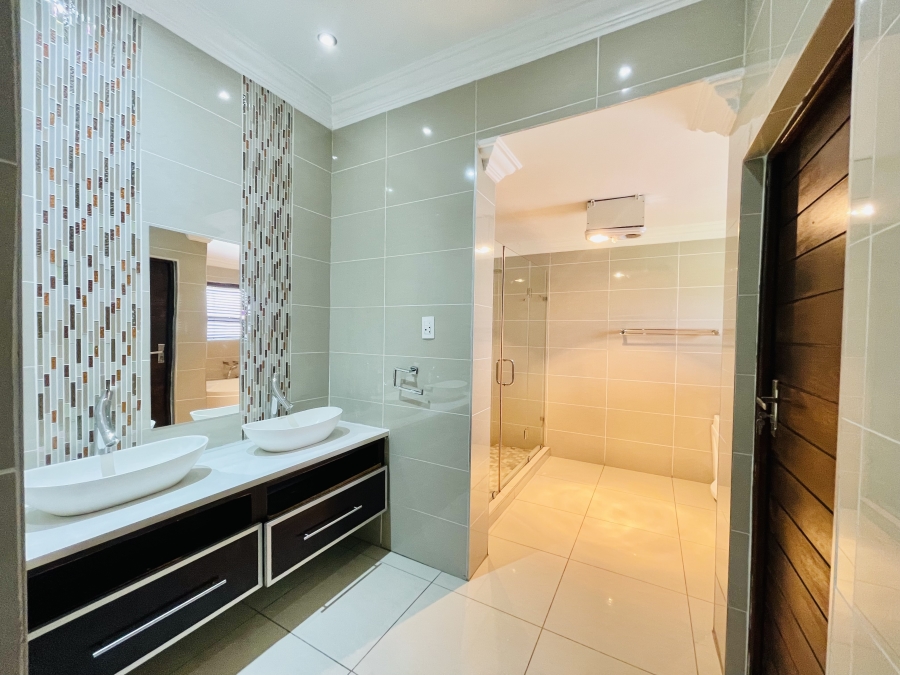 To Let 4 Bedroom Property for Rent in Blue Valley Golf Estate Gauteng