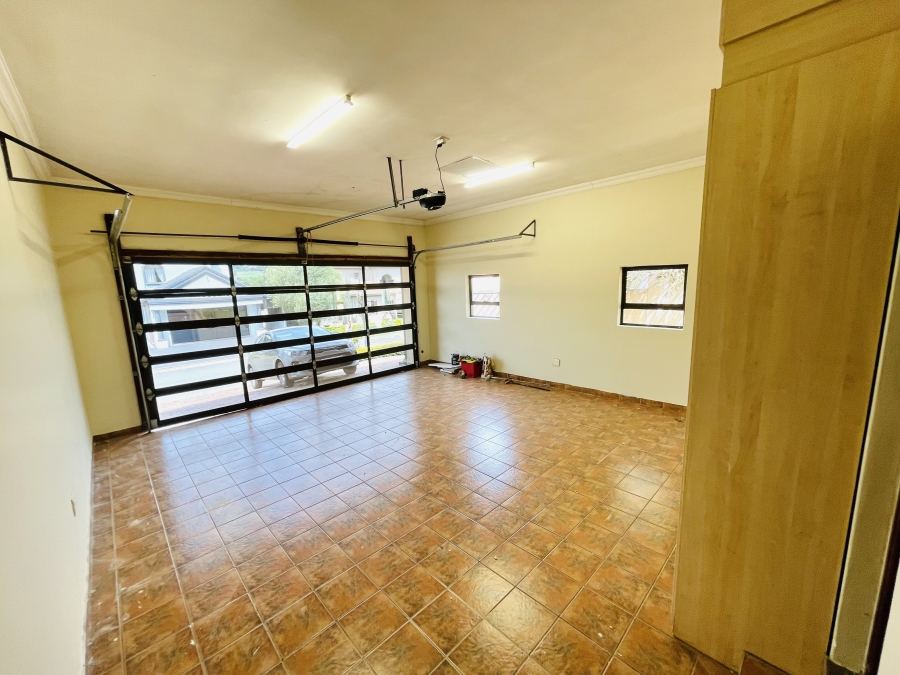 To Let 4 Bedroom Property for Rent in Blue Valley Golf Estate Gauteng