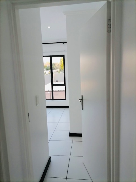 To Let 2 Bedroom Property for Rent in Lonehill Gauteng