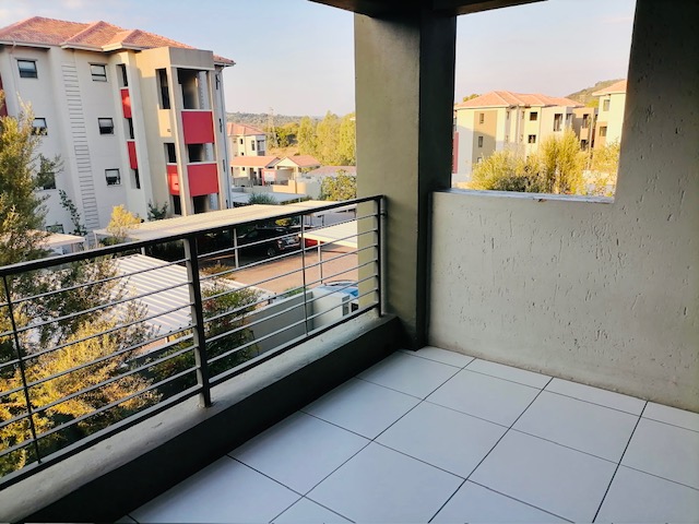 To Let 2 Bedroom Property for Rent in Lonehill Gauteng