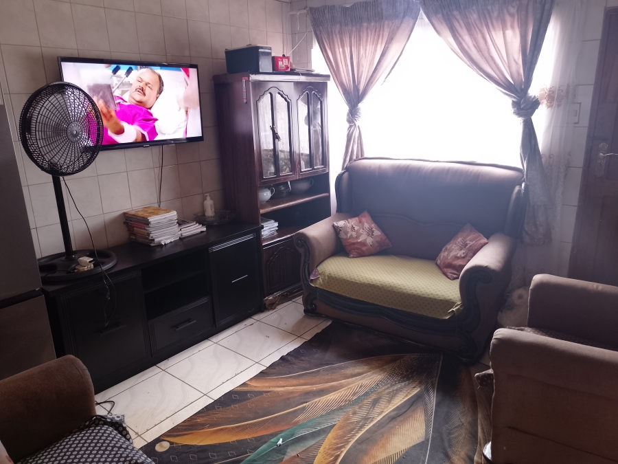 2 Bedroom Property for Sale in Mamelodi East Gauteng