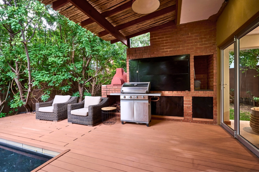 4 Bedroom Property for Sale in Waterfall Country Village Gauteng