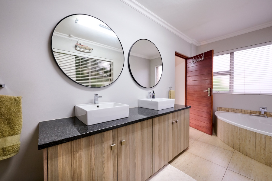 4 Bedroom Property for Sale in Waterfall Country Village Gauteng