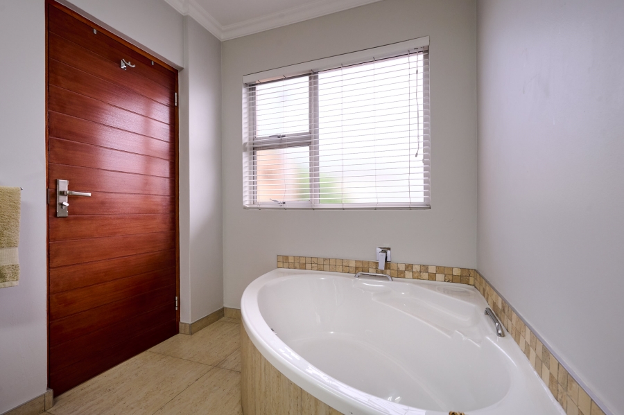 4 Bedroom Property for Sale in Waterfall Country Village Gauteng