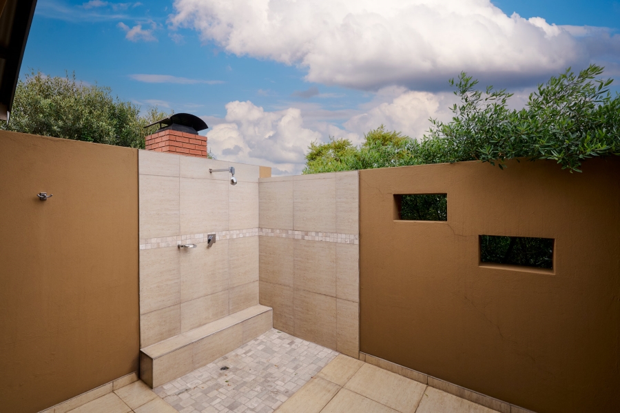 4 Bedroom Property for Sale in Waterfall Country Village Gauteng