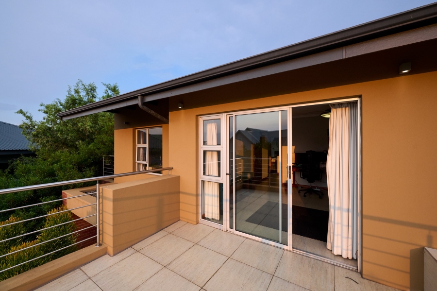 4 Bedroom Property for Sale in Waterfall Country Village Gauteng