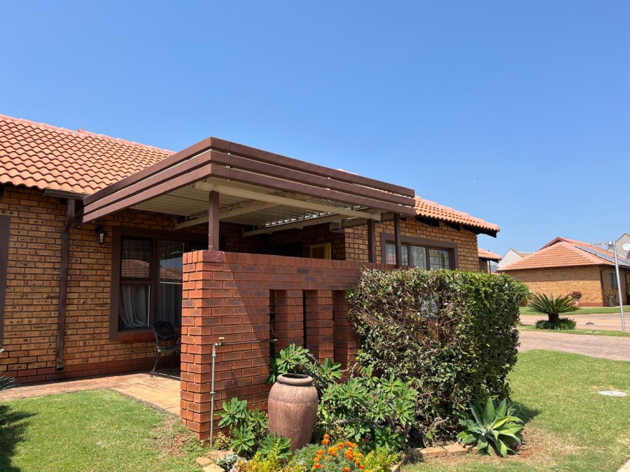 3 Bedroom Property for Sale in Die Wilgers Gauteng