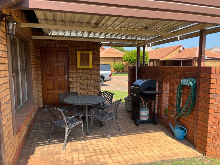 3 Bedroom Property for Sale in Die Wilgers Gauteng