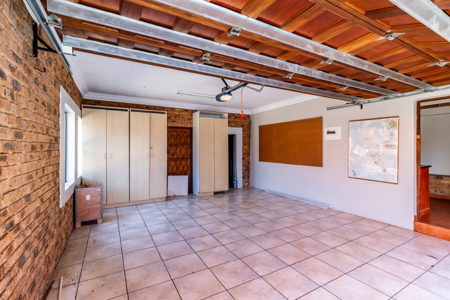 To Let 3 Bedroom Property for Rent in Waverley Gauteng