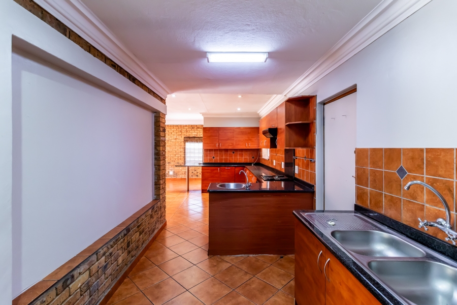 To Let 3 Bedroom Property for Rent in Waverley Gauteng