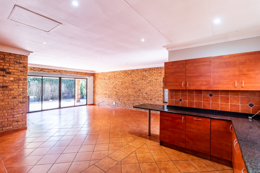 To Let 3 Bedroom Property for Rent in Waverley Gauteng